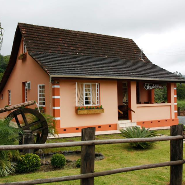 Café Colonial Strudel Haus 2025 jaraguá do sul sc raeasy turismo rural casa alemã.png