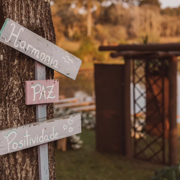 Sítio Portal das Águas Espaço para Eventos com Buffet, Decoração e Cerimonial em Mafra - SC decoração externa.png